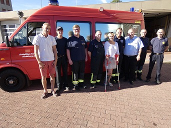 Foto zur Meldung: Familie bedankt sich bei der Feuerwehr für ihren Einsatz Foto zur Meldung: Familie bedankt sich bei der Feuerwehr für ihren Einsatz