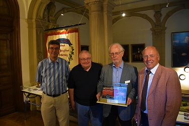 Foto zur Meldung: Neues Exponat für das Museum / Bernhard Fies spendet ein Feuerwehrfahrzeug Foto zur Meldung: Neues Exponat für das Museum / Bernhard Fies spendet ein Feuerwehrfahrzeug