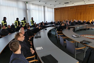 Foto zur Meldung: Feuerwehren informieren sich über neuen Leistungsvergleich Foto zur Meldung: Feuerwehren informieren sich über neuen Leistungsvergleich