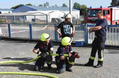 Foto zur Meldung: Feuerwehren absolvieren gemeinsam ein großen Ausbildungstag Foto zur Meldung: Feuerwehren absolvieren gemeinsam ein großen Ausbildungstag