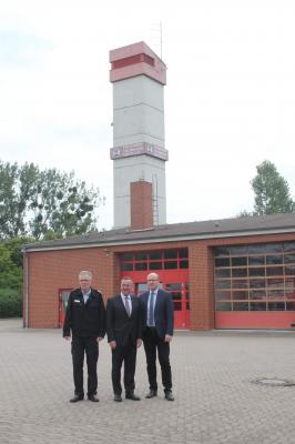 Foto zur Meldung: Förderbescheid an den Landkreis Schaumburg übergeben Foto zur Meldung: Förderbescheid an den Landkreis Schaumburg übergeben