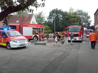 Foto zur Meldung: Feueralarm in der Grundschule in Meinsen entpuppte sich als unangekündigte Übung.