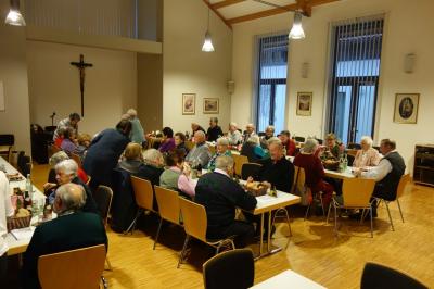 Foto zur Meldung: Senioren der Pfarrei treffen sich zur Adventsfeier