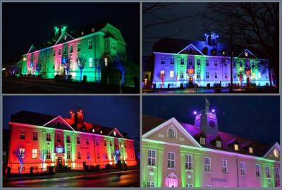 Rathaus erstrahlt im weihnachtlichen Lichterglanz
