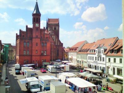 Stadt Perleberg | Perleberger Wochenmarkt von oben