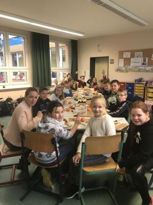 Foto zur Meldung: Weihnachtsfeier der 4. Klasse