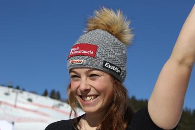 Daniela Maier (SZ Urach) hatte am Sonntag allen Grund zum Jubeln. Beim Weltcup in Innichen/Südtirol crosste die Schwarzwälderin auf den dritten Platz - Foto: Joachim Hahne / johapress