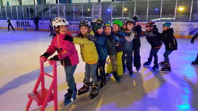 Wintersporttag in der Eislaufhalle