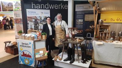 Stadt Perleberg | Bürgermeisterin Jura besucht Handwerkerstand auf der Grüne Woche