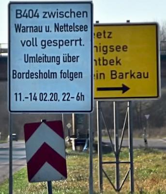 Sperrschild vor Brücke Flintbek-Klein Barkau-Preetz