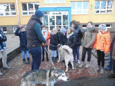 Foto zur Meldung: Husky trifft die 4. Klasse