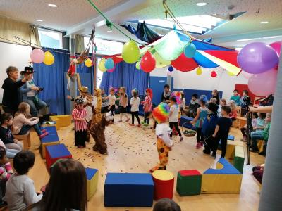 Vorschaubild : Zirkusaufführung in der Kindertagesstätte Neckarstraße