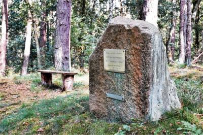 Foto zur Meldung: Groß Laasch - Anna-Stein erinnert an Mordopfer