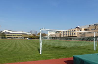 Dominicus-Sportplatz zwischen der Inter-Geschäftsstelle in der Sporthalle  Schöneberg und der Inter-Arena (Bild vergrößern)