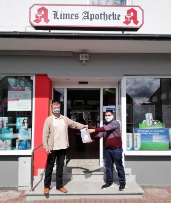 Foto zur Meldung: Desinfektionsmittel-Spende der Limes Apotheke / TSV Sportbetrieb