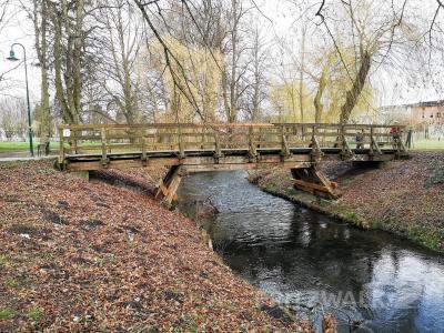 Die Brücke über die Dömnitz muss bis zum Beginn der Bauarbeiten im September gesperrt werden. Foto: Beate Vogel
