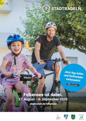 Unser Bild zeigt das Plakat zum diesjährigen STADTRADELN und Bürgermeister Heiko Müller und Thomas Zylla, Fahrradbeauftragter der Stadt.