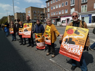 Foto zur Meldung: Der Stadtteilverein geht auf die Straße - Anti-Atom-Menschenkette