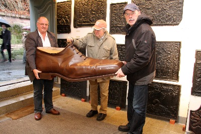 Meldung: größter Schuh  in Hessen / largest shoe in Hessen - Germany