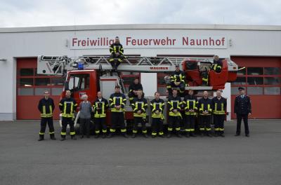 Die Kameraden der Freiwilligen Feuerwehr Naunhof bei der Übergabe der Ehrenamtspässe am 16. Juli vor dem Feuerwehrgerätehaus in der Wiesenstraße