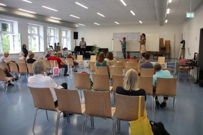 Etwa 30 Teilnehmende diskutierten über Miteinander und Mitbestimmung in Falkensee.