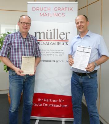 Bild von links: Johannes und Ernst Müller stehen für und zum „Selbitzer Bürgerblatt“, das heuer 70 Jahre feiert. Eigens dafür gibt es eine Jubiläumsausgabe mit den vier ersten Ausgaben – eine Reise in die Vergangenheit. (Bild vergrößern)