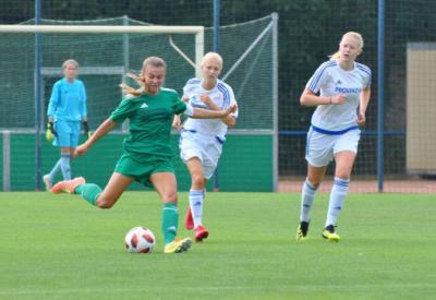Marleen Rohde (l.), hier im Spiel gegen eine Auswahl Schleswig-Holsteins, kann stolz auf ihre Einsätze für den  DFB sein.