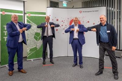 von links: Bernd Becking (Chef der Arbeitsagentur Berlin-Brandenburg), Stefan Kapferer (CEO 50Hertz), Jörg Wirtgen (BFV-Vize), Gerd Thomas (Inter-Vorsitzender) (Bild vergrößern)