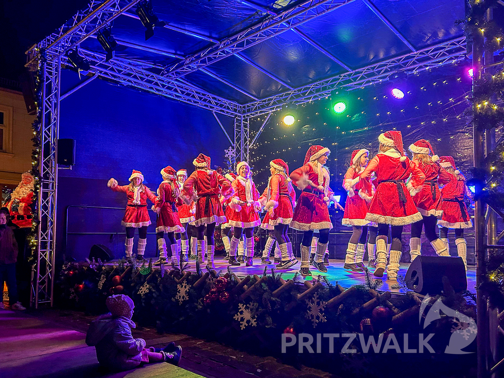 Wie im vergangenen Jahr zeigen die Kinder auf dem Weihnachtsmarkt wieder ihr Können im Singen und Tanzen. Foto: Lena-Isabell Mohneke/Stadt Pritzwalk