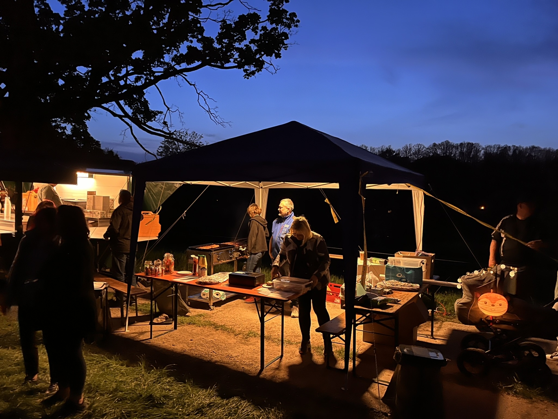 Grillstand beim Walpurgisfeuer