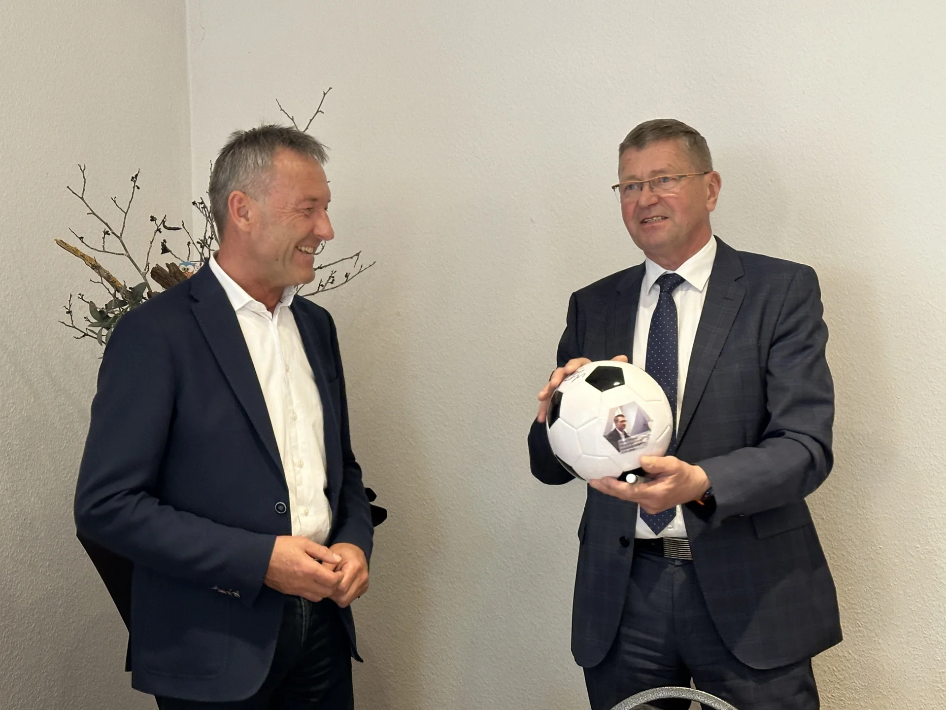 Verabschiedung des scheidenden Bürgermeisters der Gemeinde Schipkau Klaus Prietzel (Bild: LK OSL/Sarah Werner)