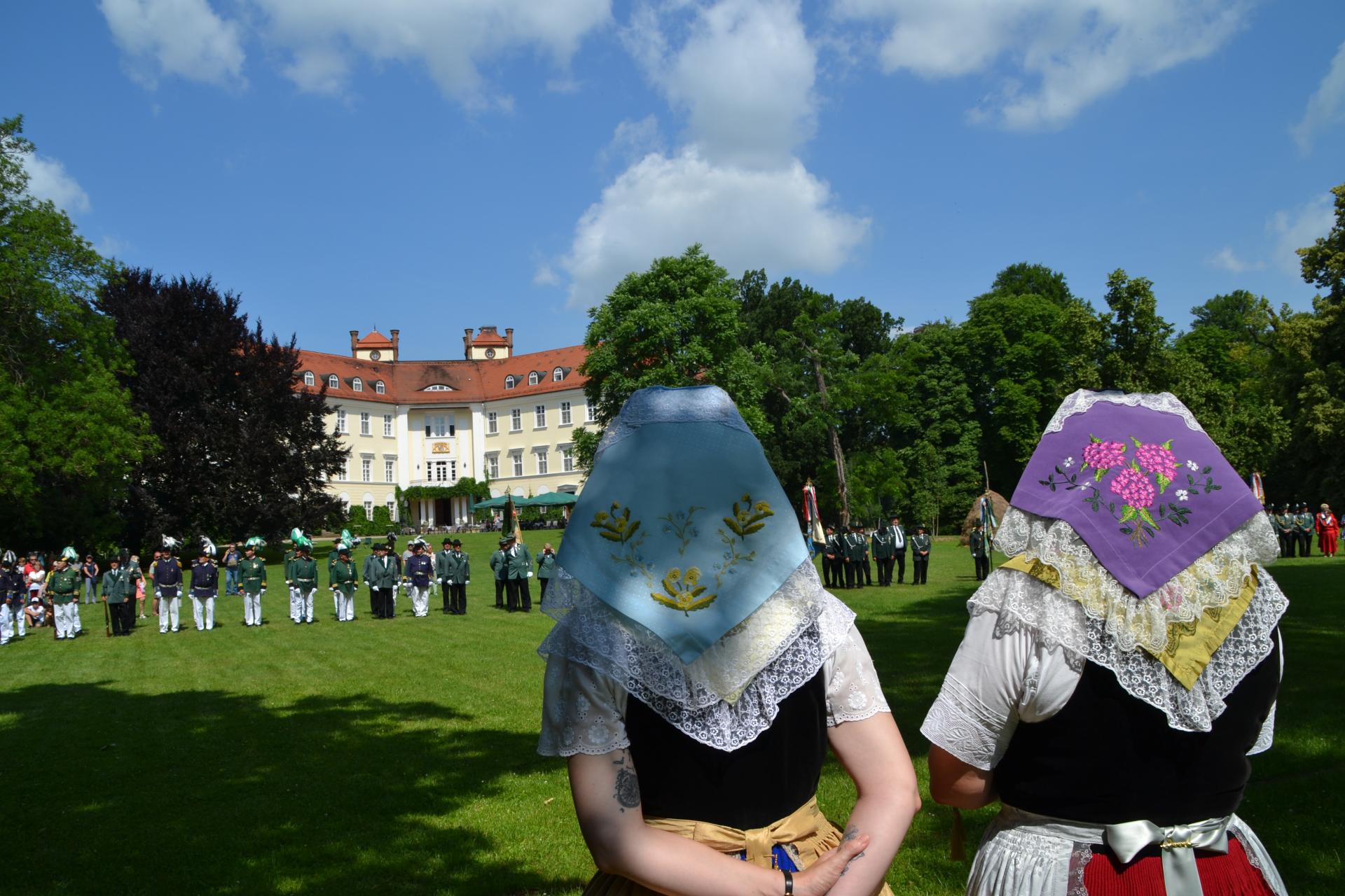 Die offizielle Eröffnung des Spreewald- und Schützenfestes am Schlosspark. Foto: Stadt Lübbenau/Spreewald