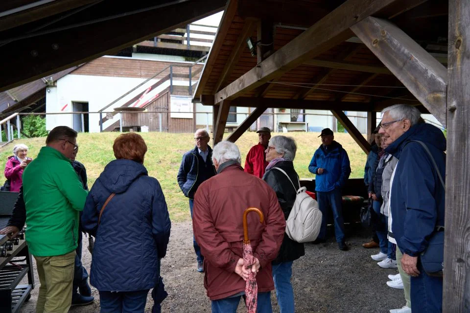 „Junge Kerle“ vom Abschlussjahrgang 1963 an den Schanzen in Bad Freienwalde
