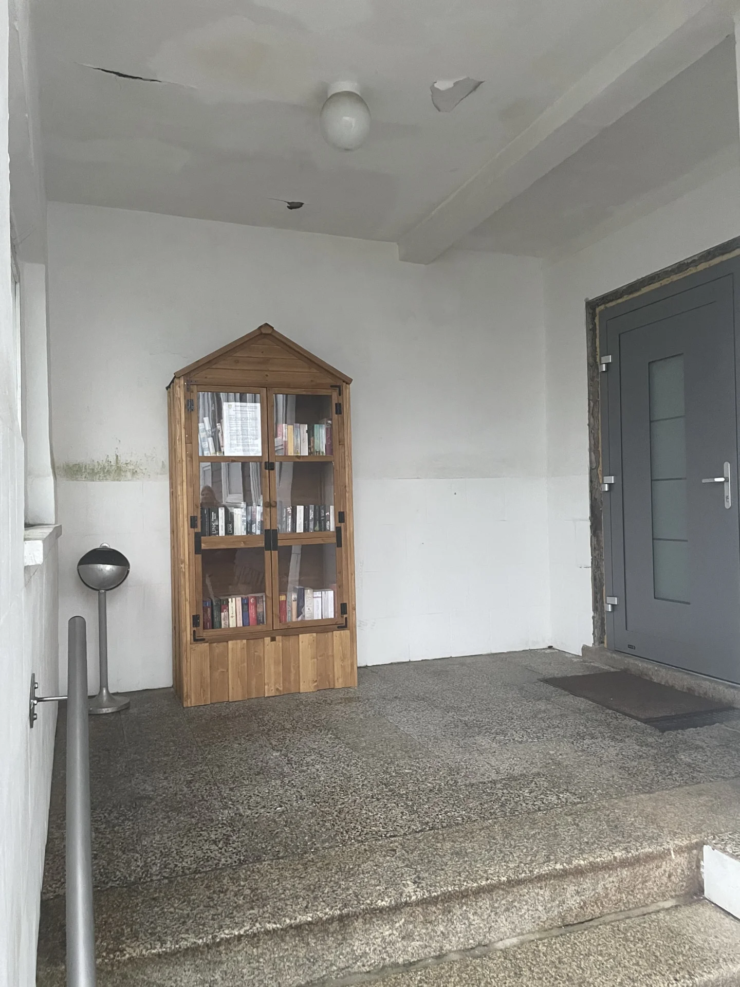Bücherschrank im Vereinshaus Markt 8 Steinheid