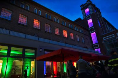 Zur Museumsnacht am 9. Oktober wird der Innenhof der Tuchfabrik bunt beleuchtet. Foto: Museumsfabrik
