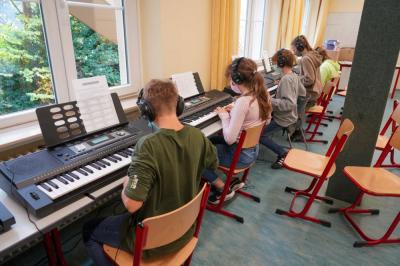 Meldung: Neue Keyboards an der Gesamtschule Much