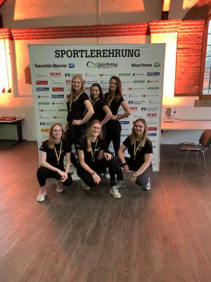Foto zur Meldung: Barsinghausen, 11.09.2020 (EF) Sportler des TSV Kirchdorf haben bei der Sportlerehrung einige Medaillen für ihre sportlichen Leistungen erhalten!!!