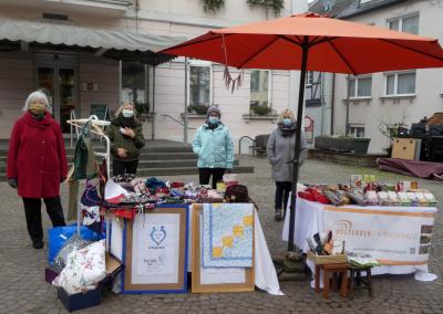 Bild der Meldung: Remagen hilft, der Fairein und der Weltladen gemeinsam am Wochenmarkt