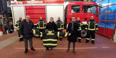 Übergabe der persönlichen Schutzausrüstung an die Freiwillige Feuerwehr