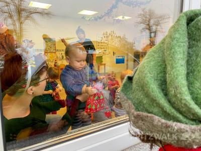 Die Steffenshagener Kinder freuten sich über die Geschenke. Foto: Andreas König/Stadt Pritzwalk