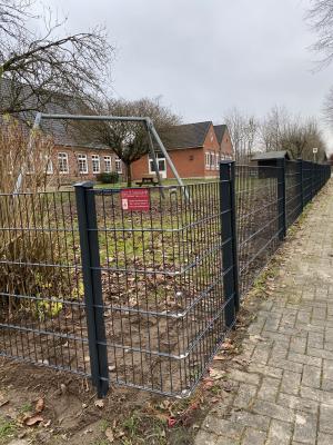Fast 200 m neuer Zaun für Sieverstedt