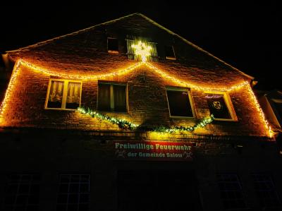 Bild der Meldung: Salower Speicher im Weihnachtskleid