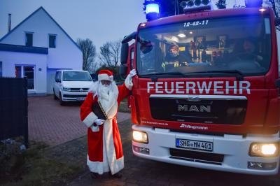 Vorschaubild zur Meldung: BBG - Der Nikolaus kommt mit dem Feuerwehrauto