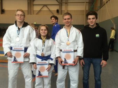 Foto zur Meldung: LEM U18 & U21 in Neustrelitz - Tim holt Silber, Emma und Christoph Bronze