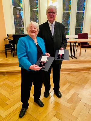 Mary und Dieter Boy mit dem Bundesverdienstkreuz