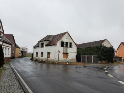 Ortsteil Staupitz: Ausbau der Landesstraße L 62/L 63 - Abriss Wohnhaus im Kurvenbereich (Bild vergrößern)