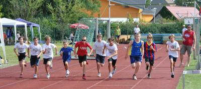 Start zum abschließenden 1000m-Lauf der Schüler C &amp; B (Bild vergr&ouml;&szlig;ern)