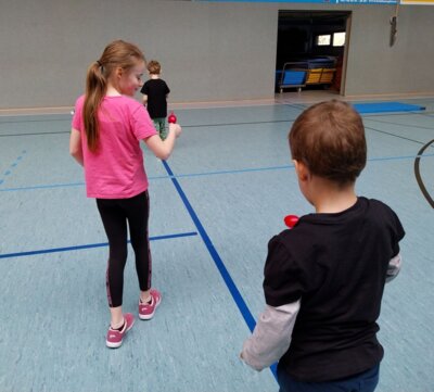 Vorschulkinder testen Schule und Hort (Bild vergrößern)