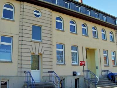 Die ehemalige Völpker Schule soll nach den Vorstellungen von Bürgermeister Kai Bögelsack ein pulsierendes Gemeindezentrum werden. Foto: Ronny Schoof (Bild vergrößern)