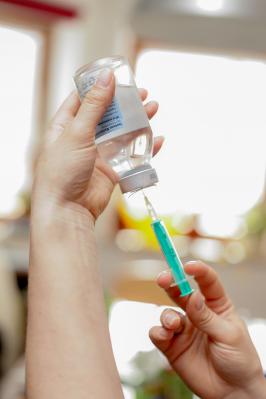 Vorschaubild zur Meldung: Impfung mit AstraZeneca für unter 60-Jährige ausgesetzt